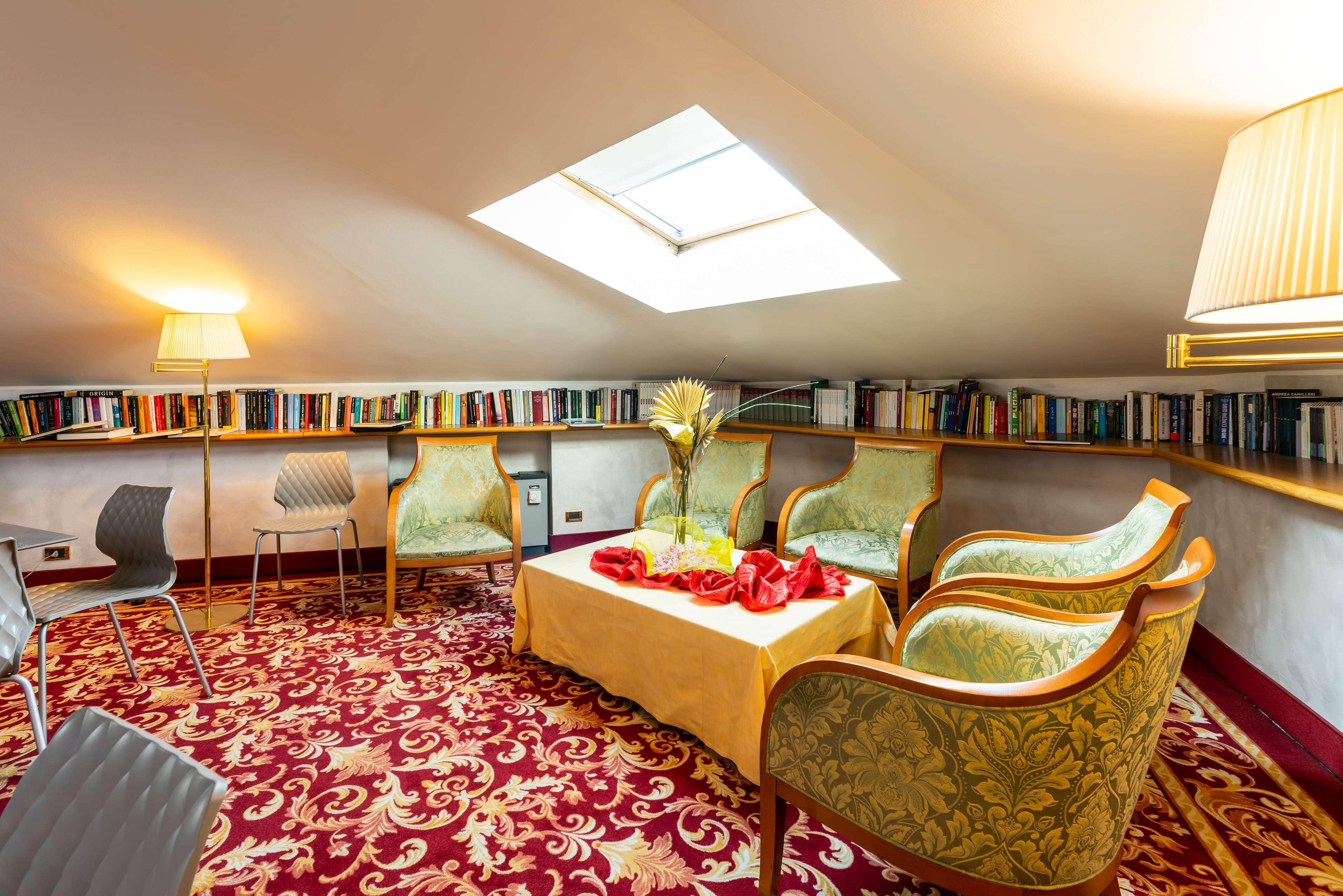 Hotel Mirage Sure Collection By Western